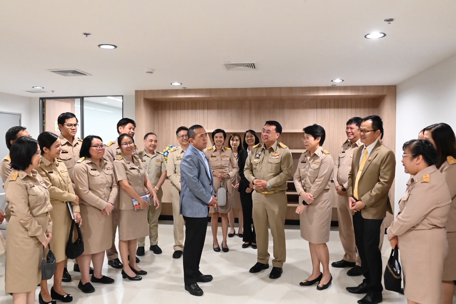 อธิบดีกรมบังคับคดีนำคณะผู้บริหารกรมบังคับคดี ร่วมแสดงมุทิตาจิตปลัดกระทรวงดิจิทัลเพื่อเศรษฐกิจและสังคม